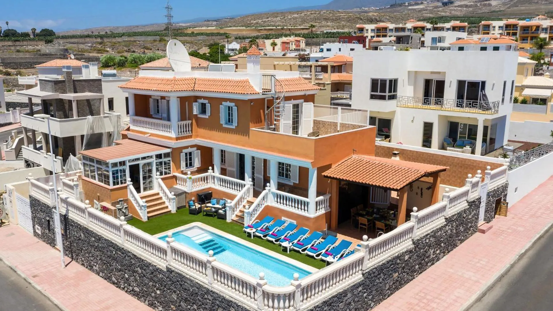 Villa Naranja Mit Beheiztem Pool Und Meerblick カジャオ・サルバヘ 別荘